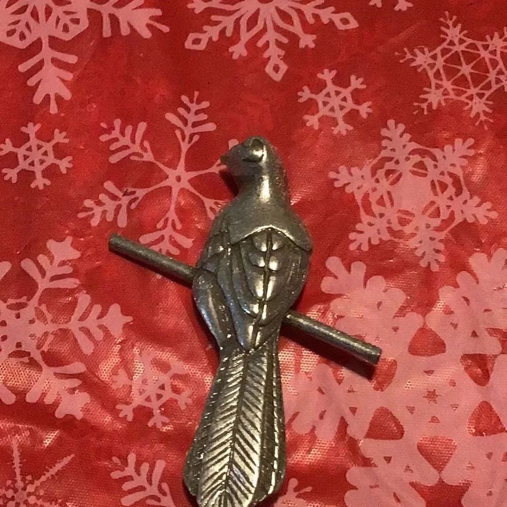 Vintage dove of peace pin